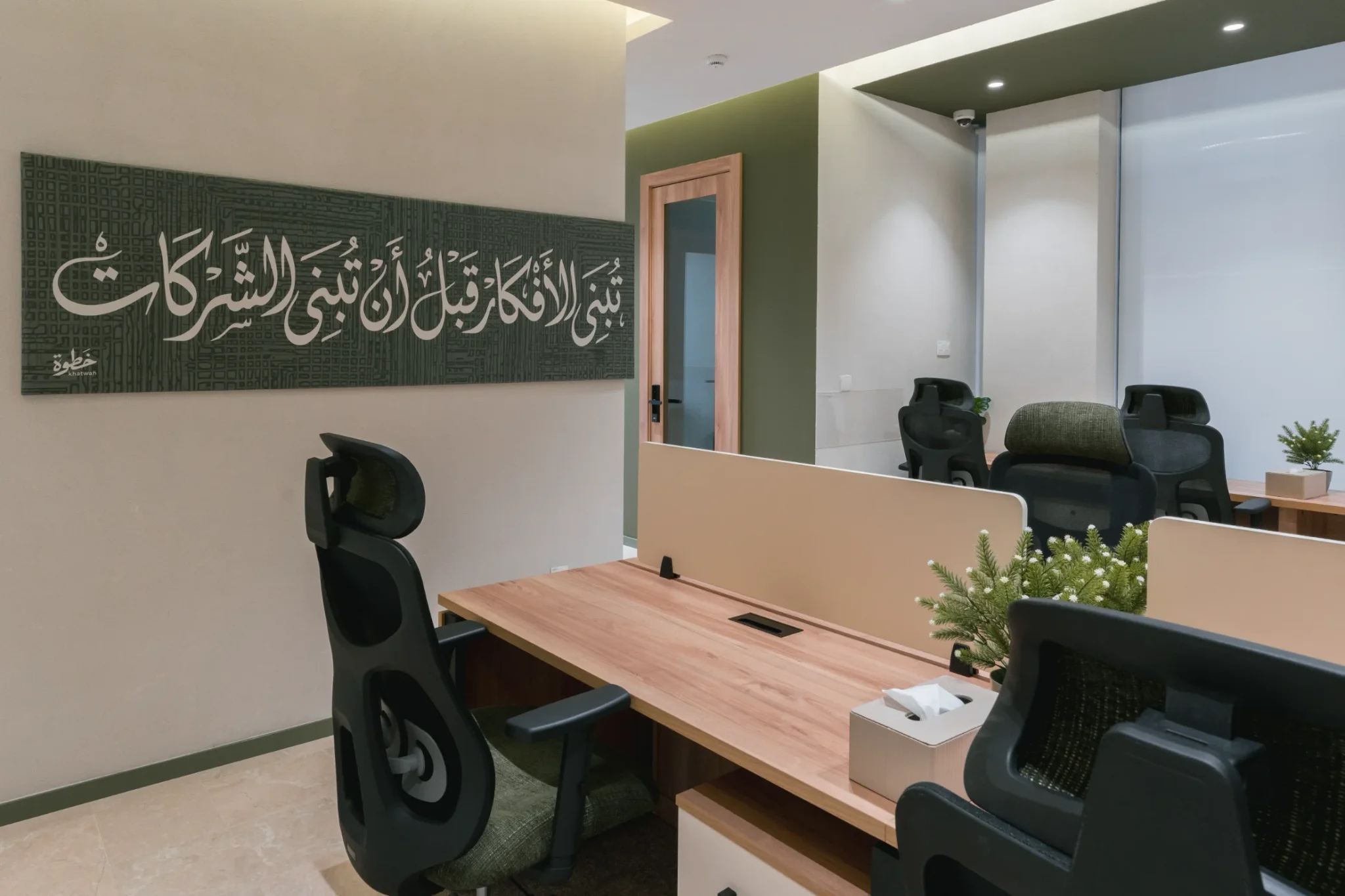 مكتب مشترك مخصص 4